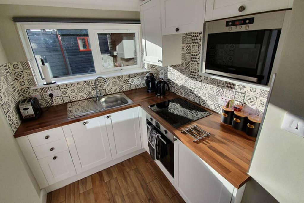 Smart & Stylish Holiday Apartment In The City Centre Инвернесс Экстерьер фото