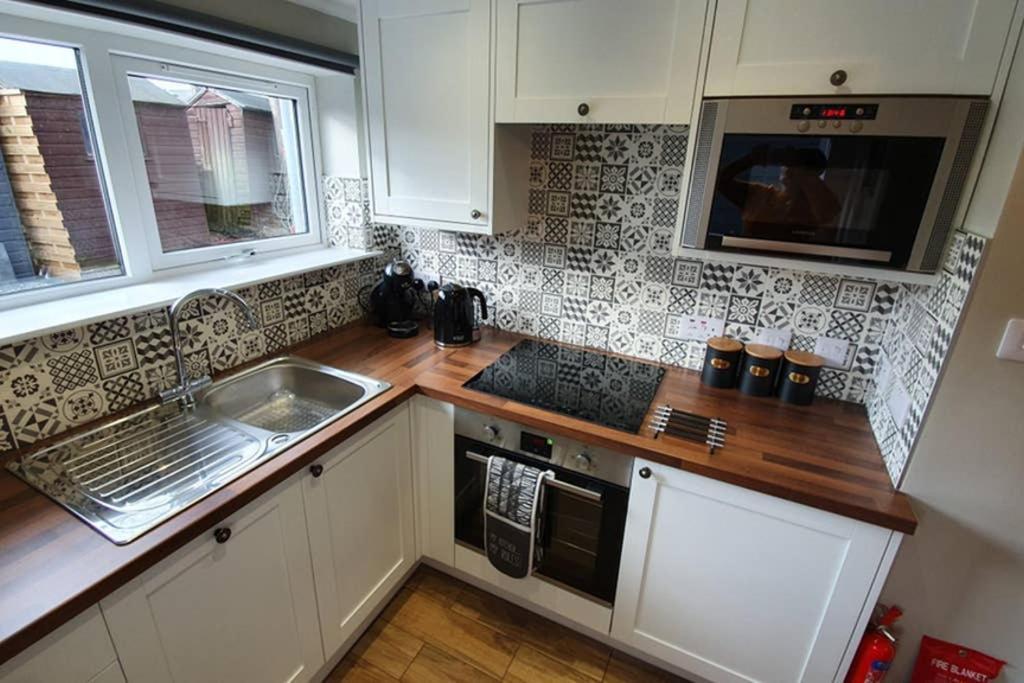 Smart & Stylish Holiday Apartment In The City Centre Инвернесс Экстерьер фото