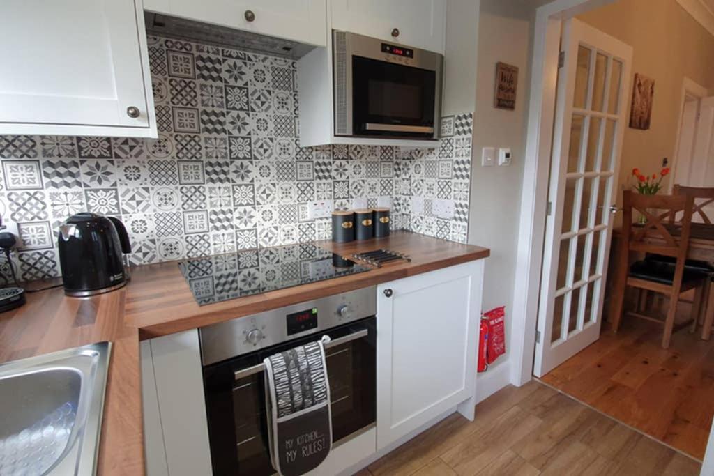 Smart & Stylish Holiday Apartment In The City Centre Инвернесс Экстерьер фото