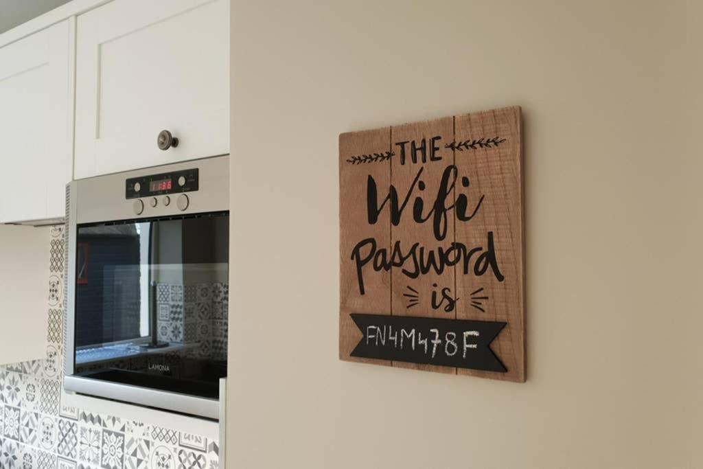 Smart & Stylish Holiday Apartment In The City Centre Инвернесс Экстерьер фото