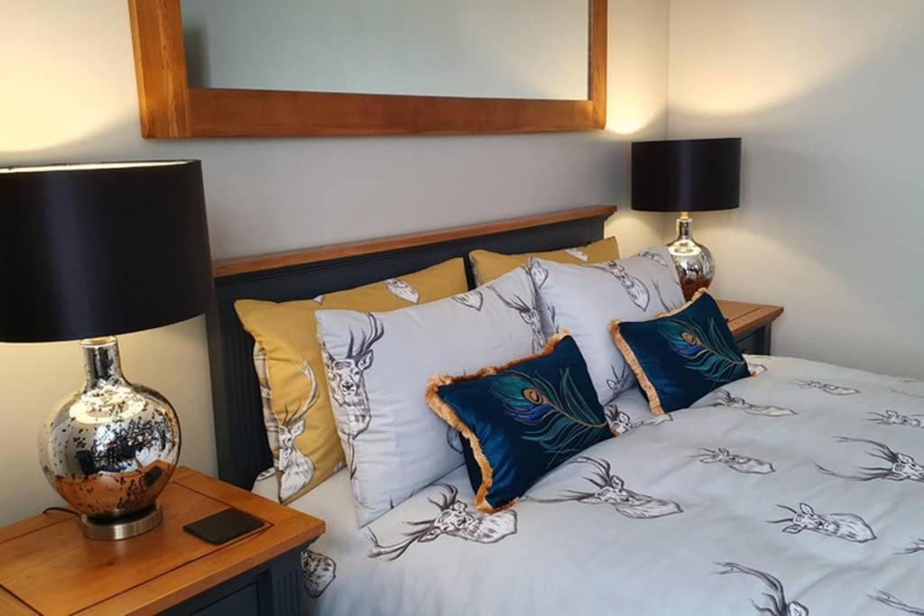 Smart & Stylish Holiday Apartment In The City Centre Инвернесс Экстерьер фото